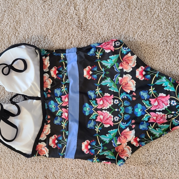 Blue floral swimsuit - Picture 7 of 9